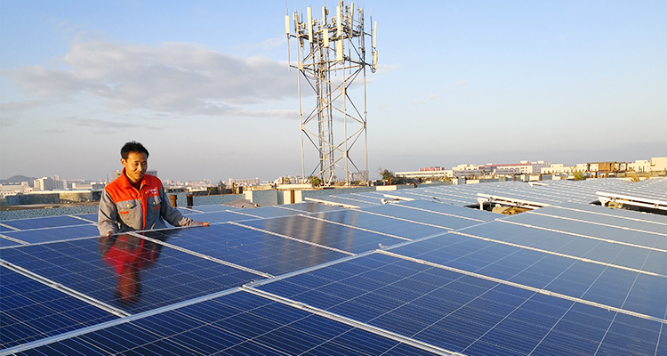 O sistema fotovoltaico distribuído de 200 kW pódese instalar en lugares soleados