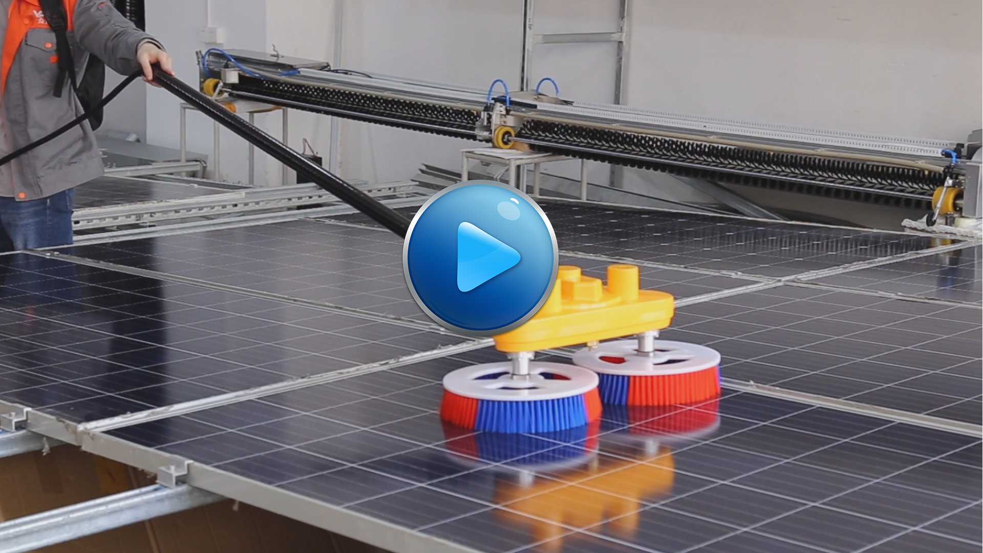 Solar Panel Cleaning brush dry cleaning mode display video in factory -封面